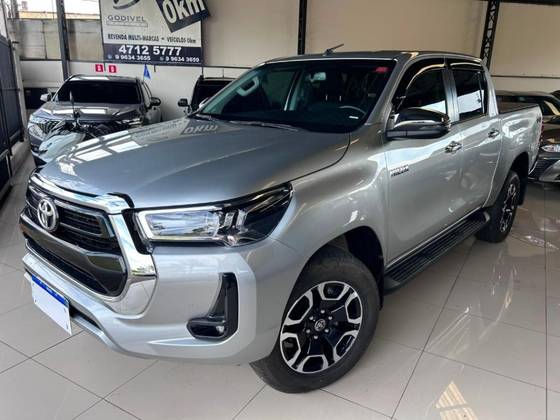TOYOTA HILUX 2.8 D-4D TURBO DIESEL CD SRV 4X4 AUTOMÁTICO